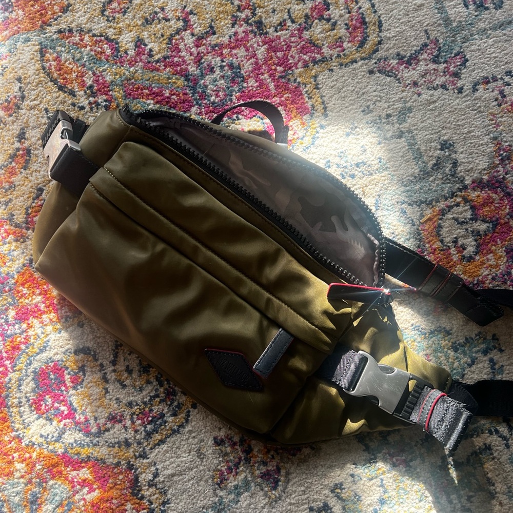 Bleecker Large Convertible Sling
